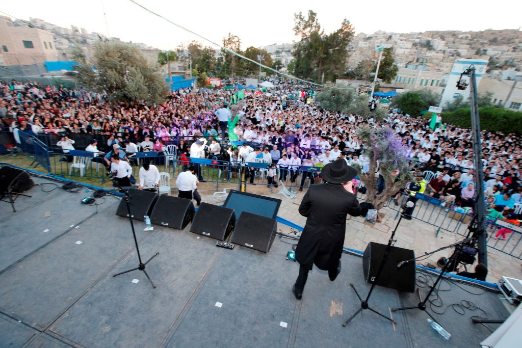 למרות הפיגוע: 30 אלף איש עלו לחברון וזכו למופע מרגש