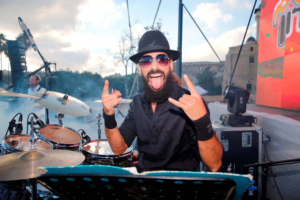 למרות הפיגוע: 30 אלף איש עלו לחברון וזכו למופע מרגש