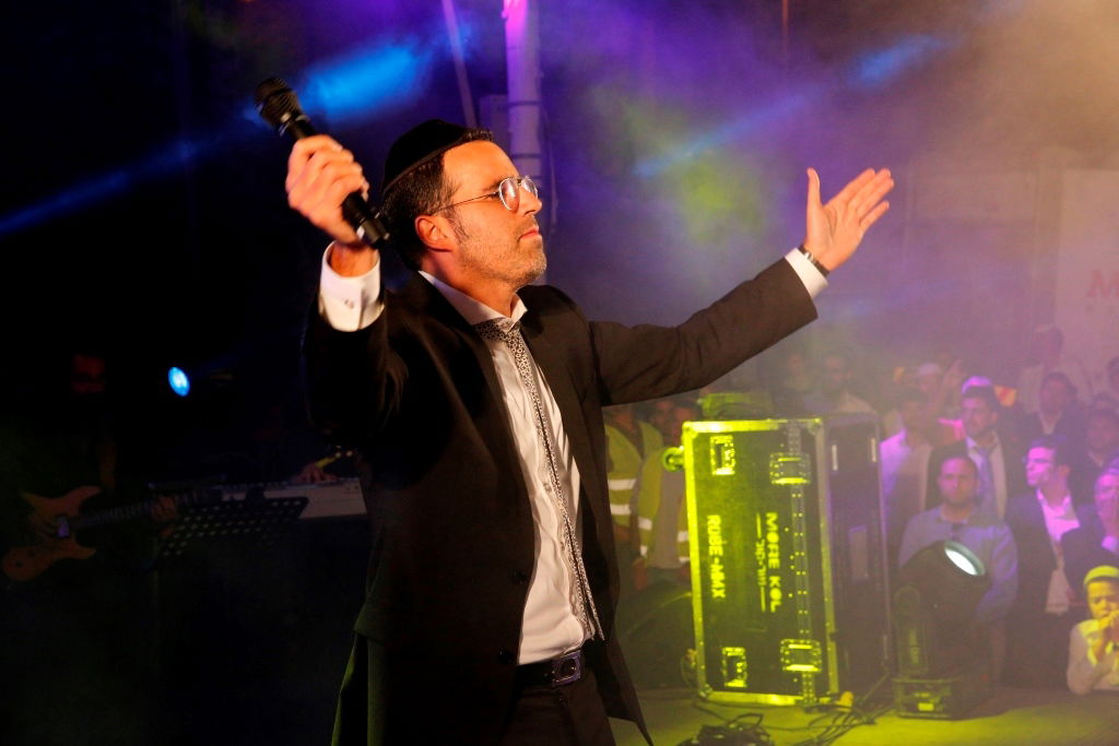 למרות הפיגוע: 30 אלף איש עלו לחברון וזכו למופע מרגש