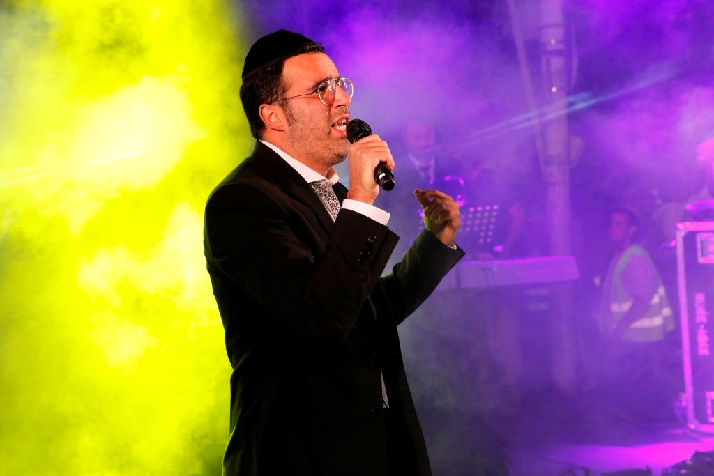 למרות הפיגוע: 30 אלף איש עלו לחברון וזכו למופע מרגש