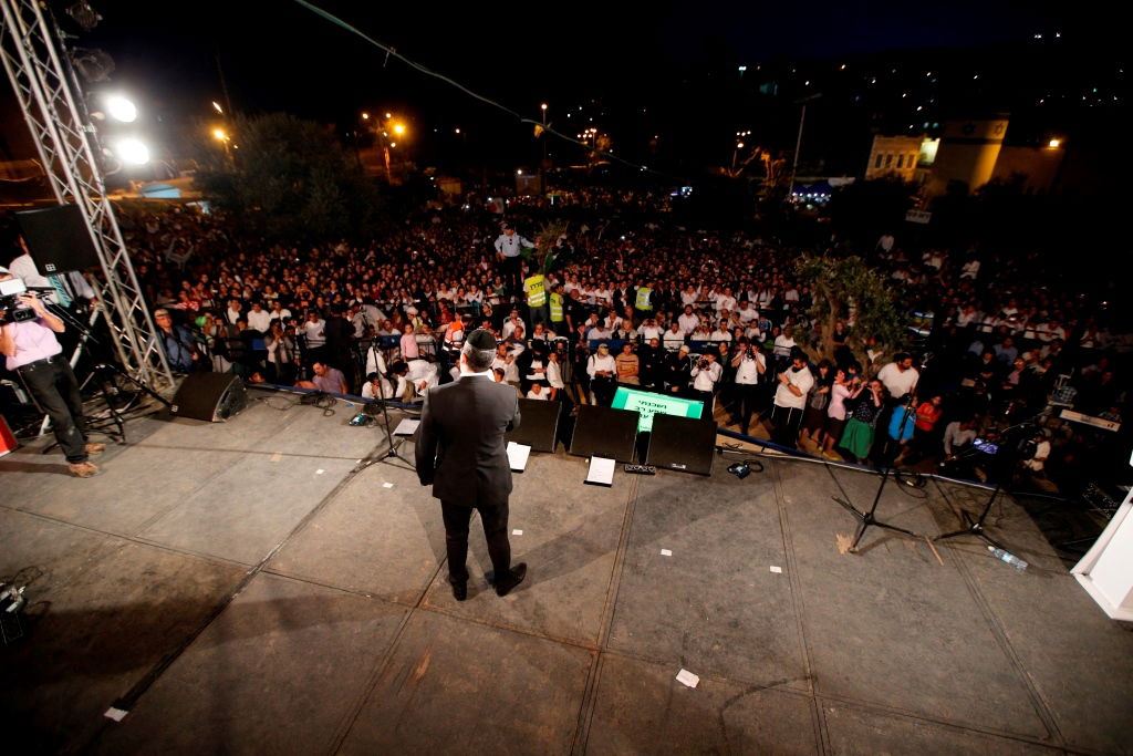 למרות הפיגוע: 30 אלף איש עלו לחברון וזכו למופע מרגש