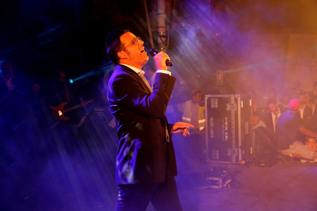 למרות הפיגוע: 30 אלף איש עלו לחברון וזכו למופע מרגש