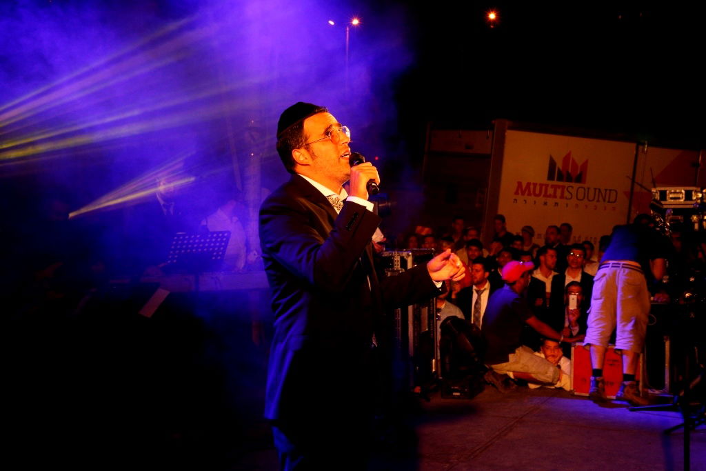 למרות הפיגוע: 30 אלף איש עלו לחברון וזכו למופע מרגש