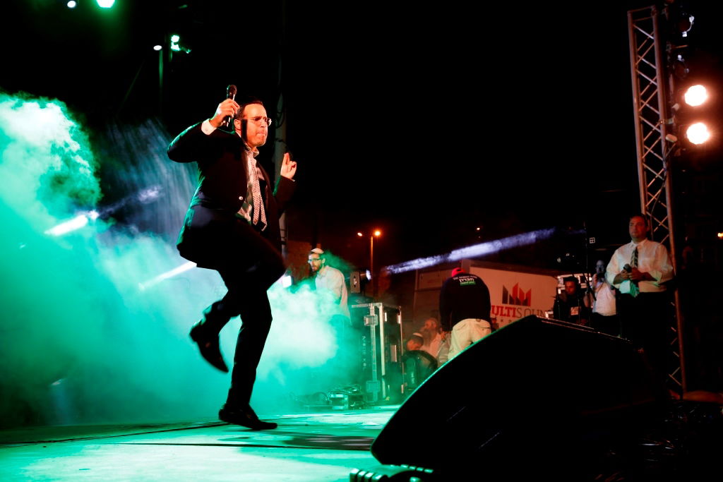 למרות הפיגוע: 30 אלף איש עלו לחברון וזכו למופע מרגש