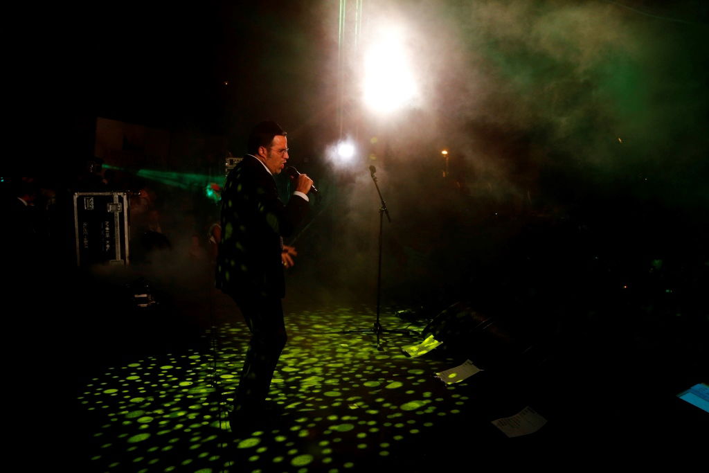 למרות הפיגוע: 30 אלף איש עלו לחברון וזכו למופע מרגש