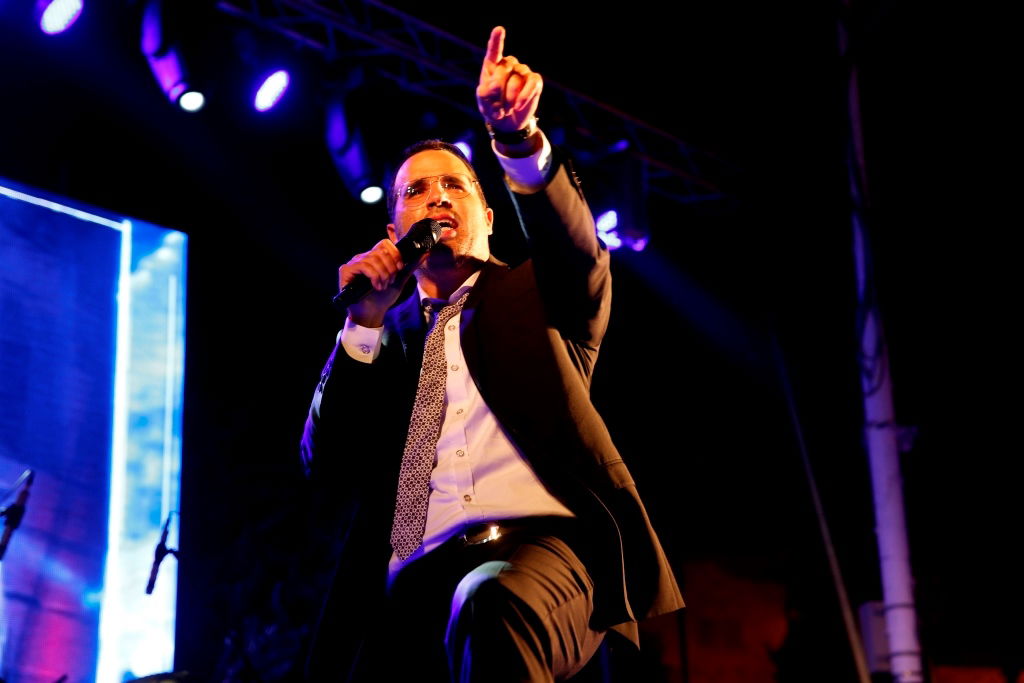 למרות הפיגוע: 30 אלף איש עלו לחברון וזכו למופע מרגש