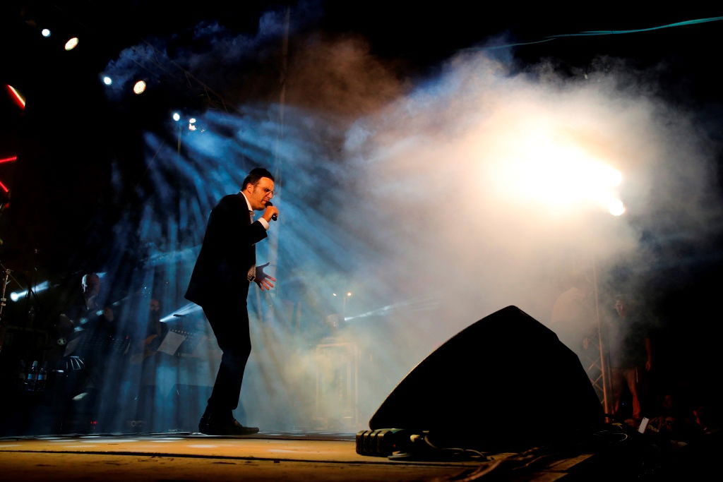 למרות הפיגוע: 30 אלף איש עלו לחברון וזכו למופע מרגש