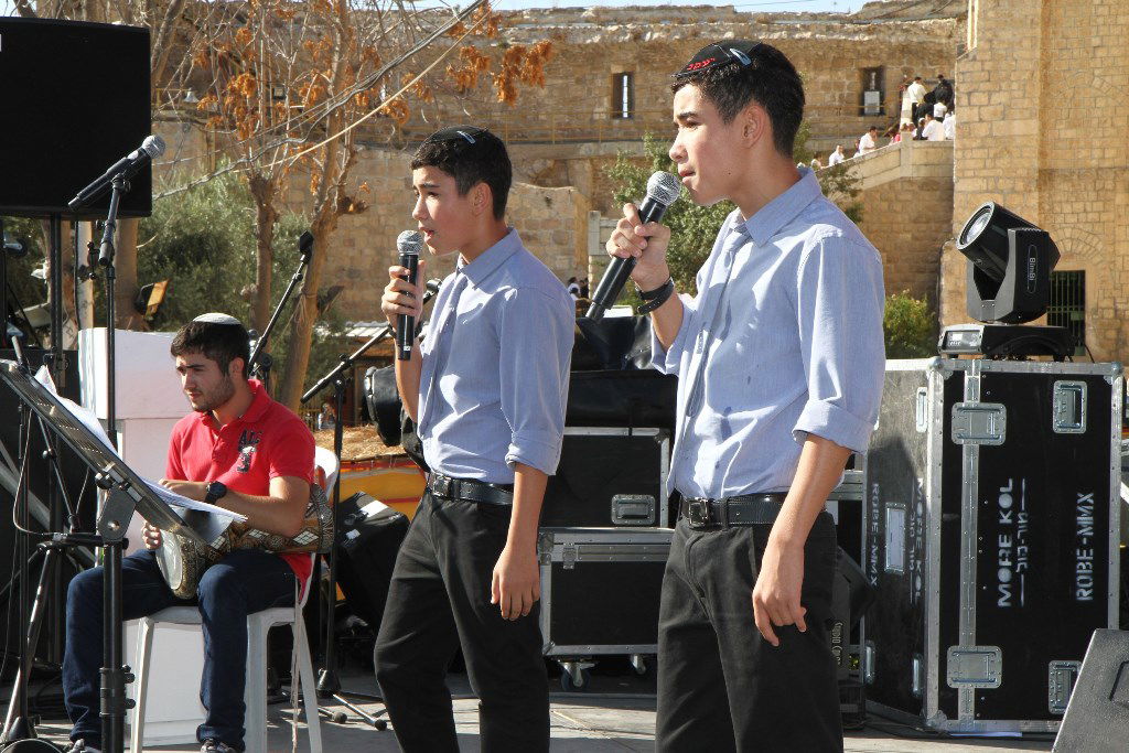 למרות הפיגוע: 30 אלף איש עלו לחברון וזכו למופע מרגש