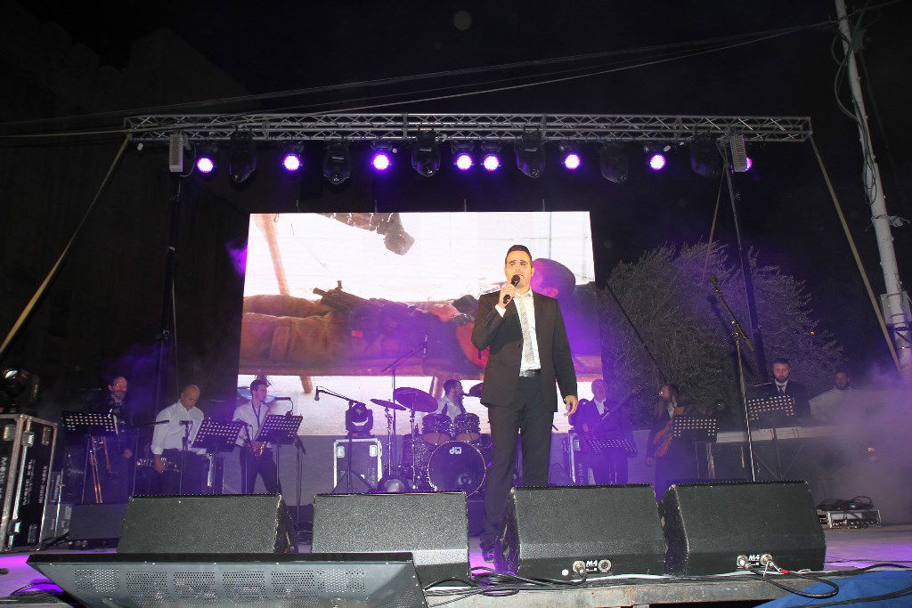 למרות הפיגוע: 30 אלף איש עלו לחברון וזכו למופע מרגש