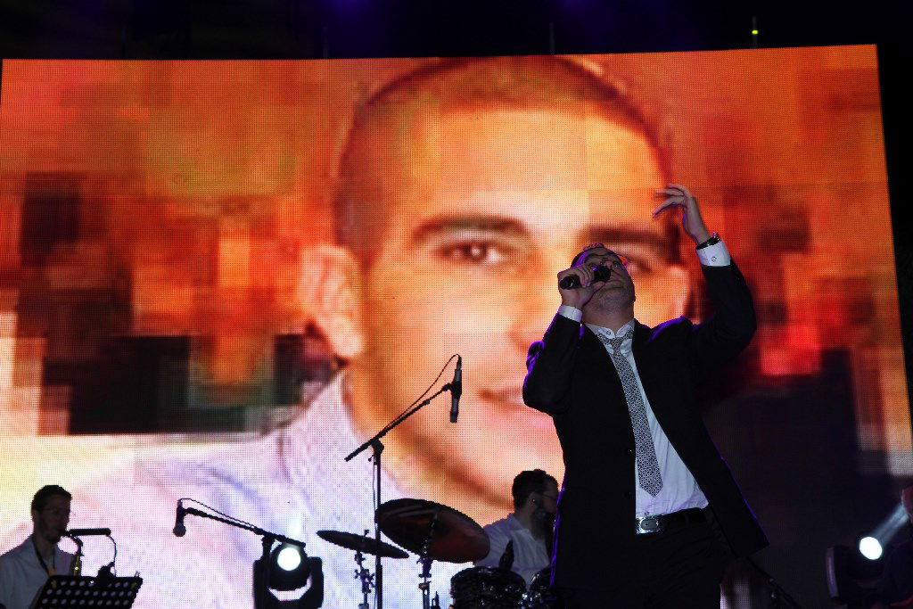 למרות הפיגוע: 30 אלף איש עלו לחברון וזכו למופע מרגש