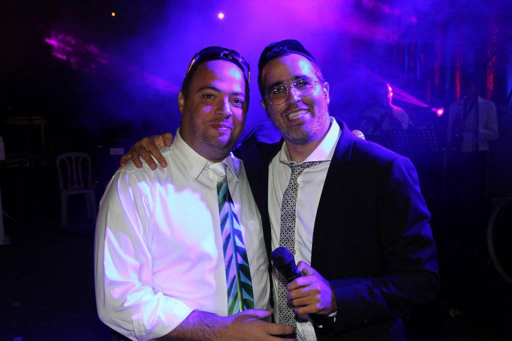 למרות הפיגוע: 30 אלף איש עלו לחברון וזכו למופע מרגש