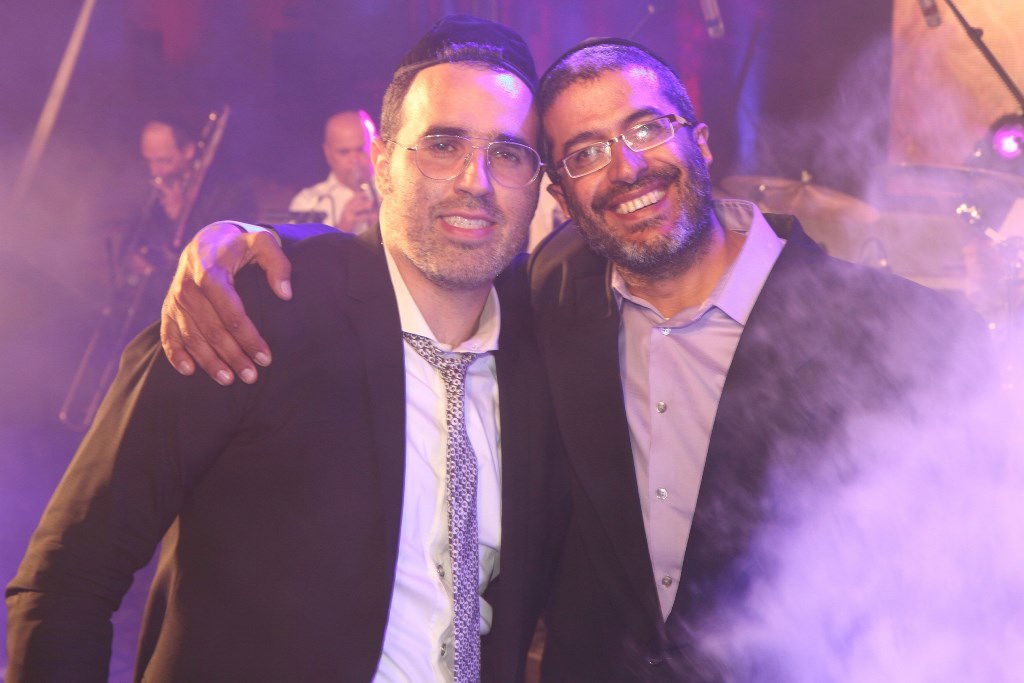 למרות הפיגוע: 30 אלף איש עלו לחברון וזכו למופע מרגש