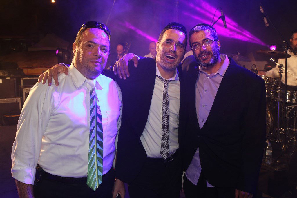 למרות הפיגוע: 30 אלף איש עלו לחברון וזכו למופע מרגש