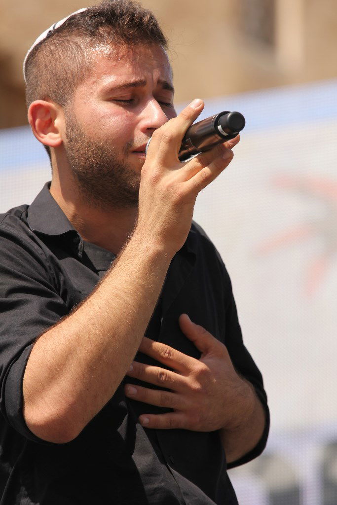 למרות הפיגוע: 30 אלף איש עלו לחברון וזכו למופע מרגש