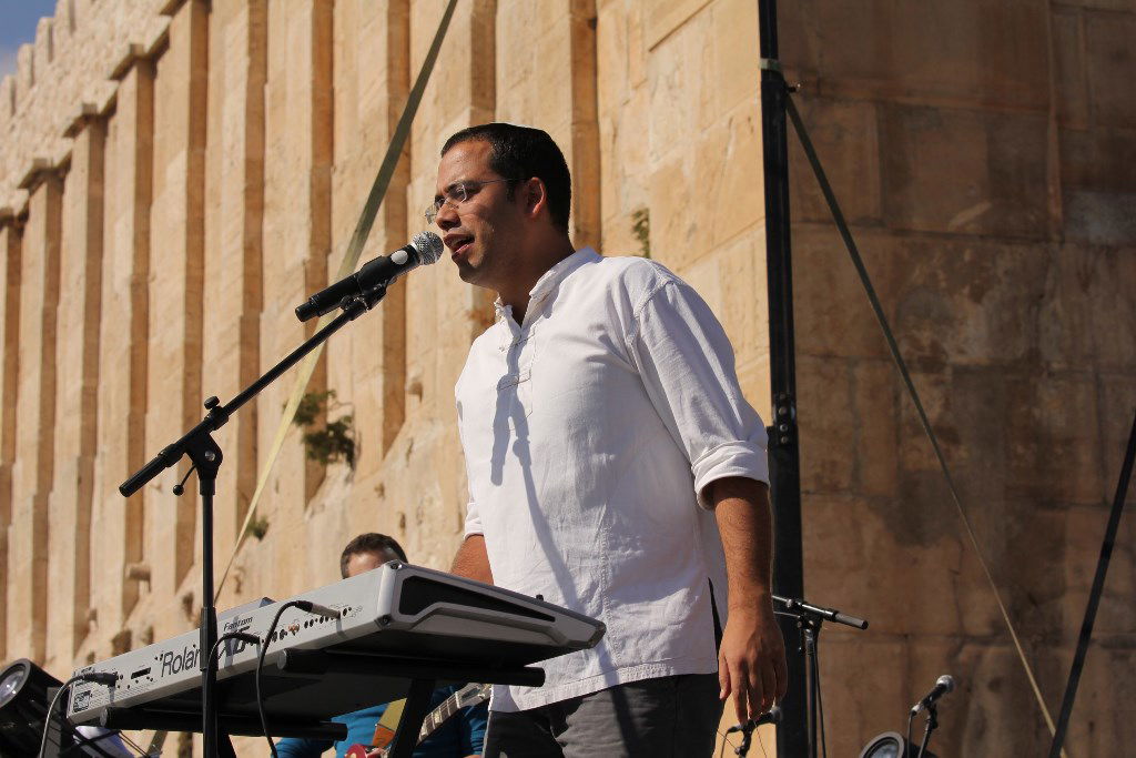 למרות הפיגוע: 30 אלף איש עלו לחברון וזכו למופע מרגש