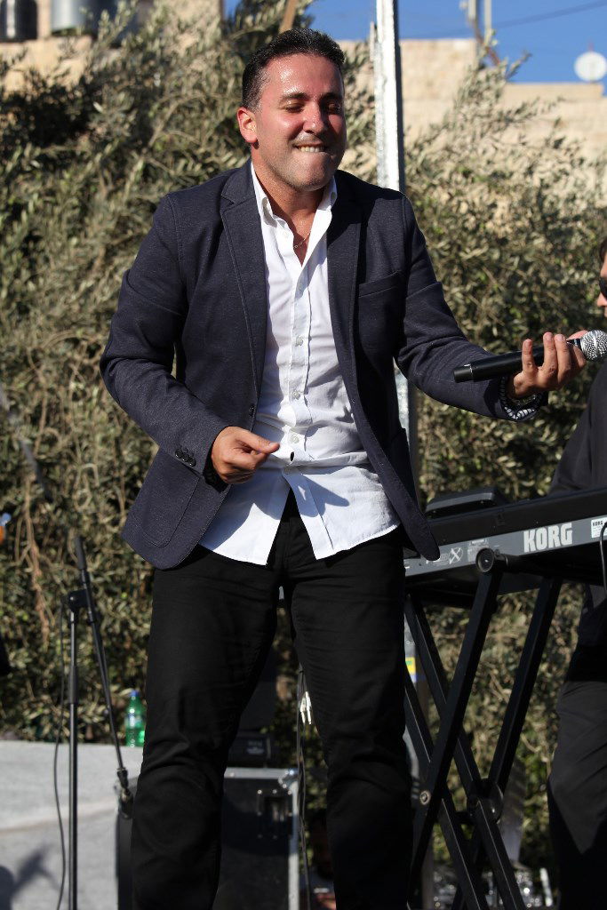 למרות הפיגוע: 30 אלף איש עלו לחברון וזכו למופע מרגש