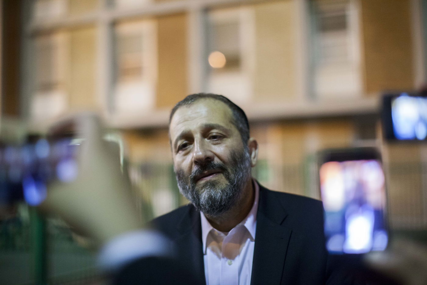 "אנחנו זקוקים למרן". יו"ר ש"ס אריה דרעי ביציאה מבית החולים