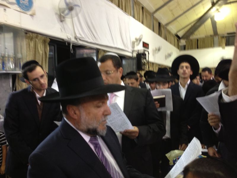 המונים מתחננים: רפואה שלמה למרן