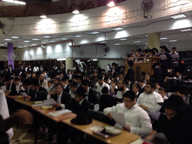 המונים מתחננים: רפואה שלמה למרן