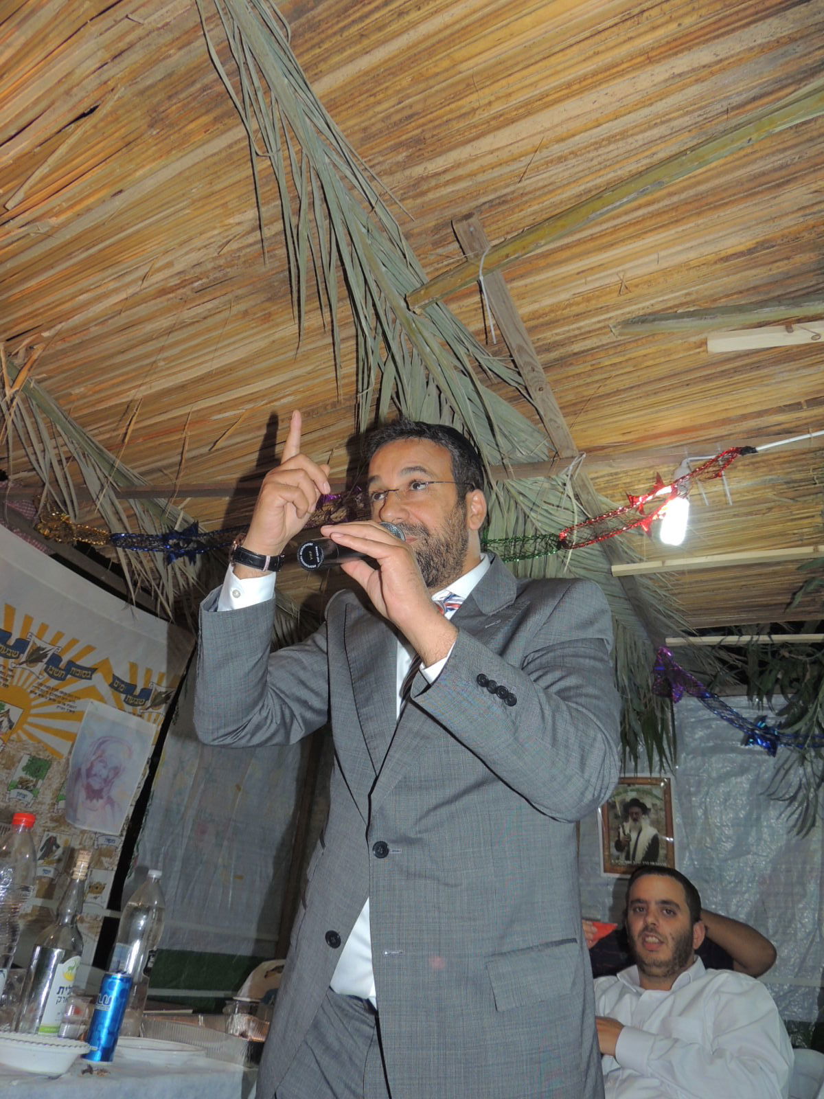 רבי לוי בן טוב מנעים את הערב