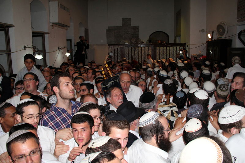 מי שברך לרב עובדיה בהקפות שניות של מרכז הרב