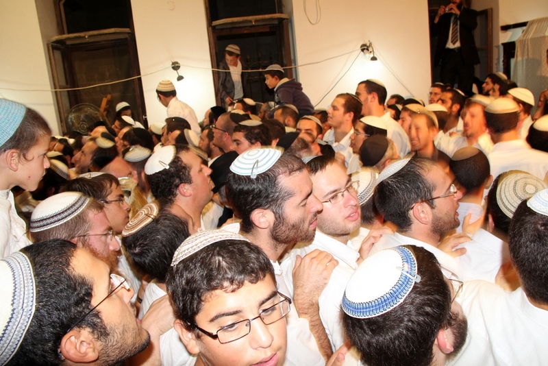 מי שברך לרב עובדיה בהקפות שניות של מרכז הרב