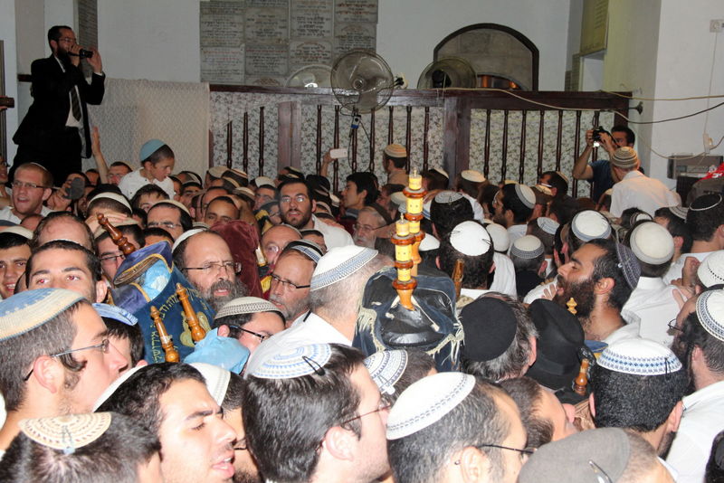 מי שברך לרב עובדיה בהקפות שניות של מרכז הרב