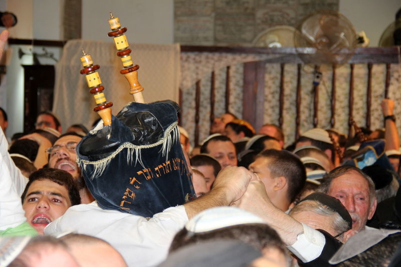 מי שברך לרב עובדיה בהקפות שניות של מרכז הרב