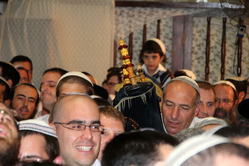 מי שברך לרב עובדיה בהקפות שניות של מרכז הרב