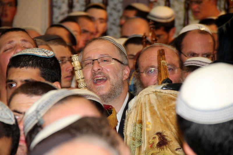 מי שברך לרב עובדיה בהקפות שניות של מרכז הרב