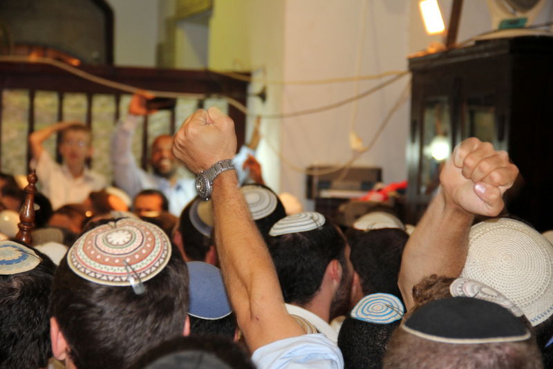 מי שברך לרב עובדיה בהקפות שניות של מרכז הרב