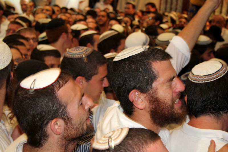 מי שברך לרב עובדיה בהקפות שניות של מרכז הרב