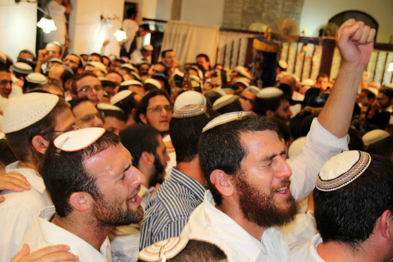 מי שברך לרב עובדיה בהקפות שניות של מרכז הרב