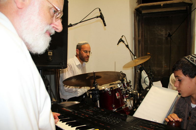 מי שברך לרב עובדיה בהקפות שניות של מרכז הרב