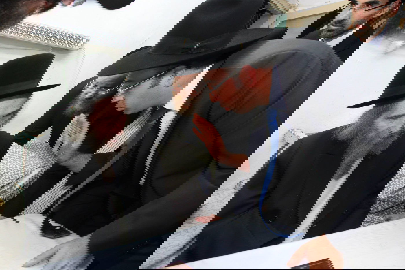 גלריה: אבוטבול הגיע לביקור בבתי גדולי ישראל