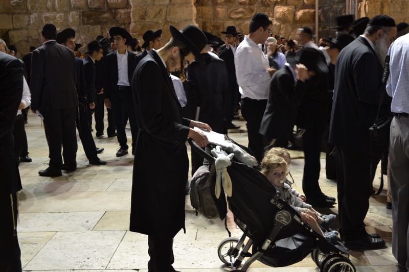 רבבות בעצרת ענק בכותל המערבי לרפואת הגרח"ע