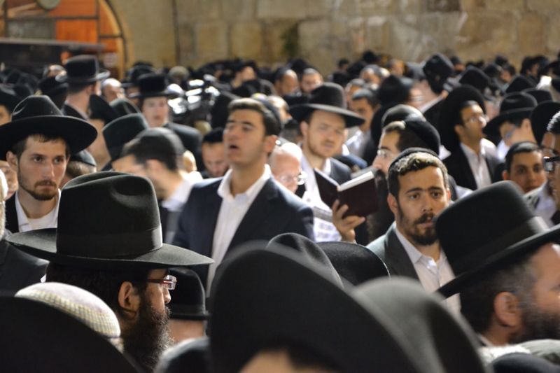 רבבות בעצרת ענק בכותל המערבי לרפואת הגרח"ע