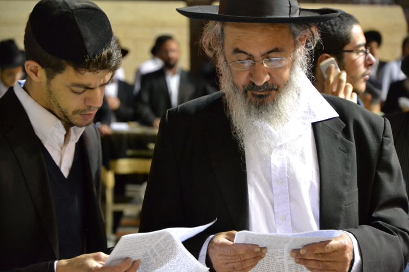 רבבות בעצרת ענק בכותל המערבי לרפואת הגרח"ע