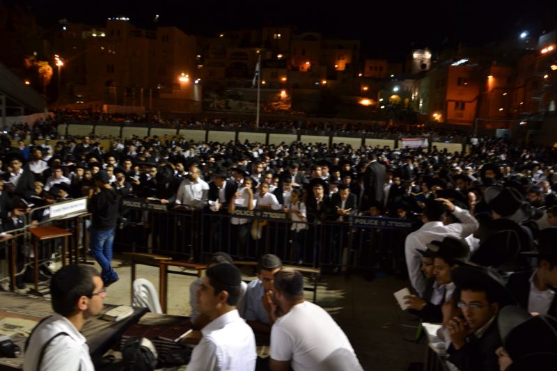 רבבות בעצרת ענק בכותל המערבי לרפואת הגרח"ע