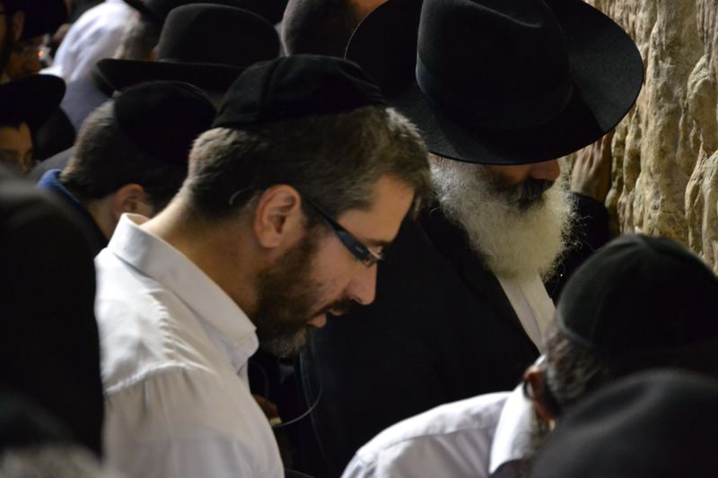 רבבות בעצרת ענק בכותל המערבי לרפואת הגרח"ע