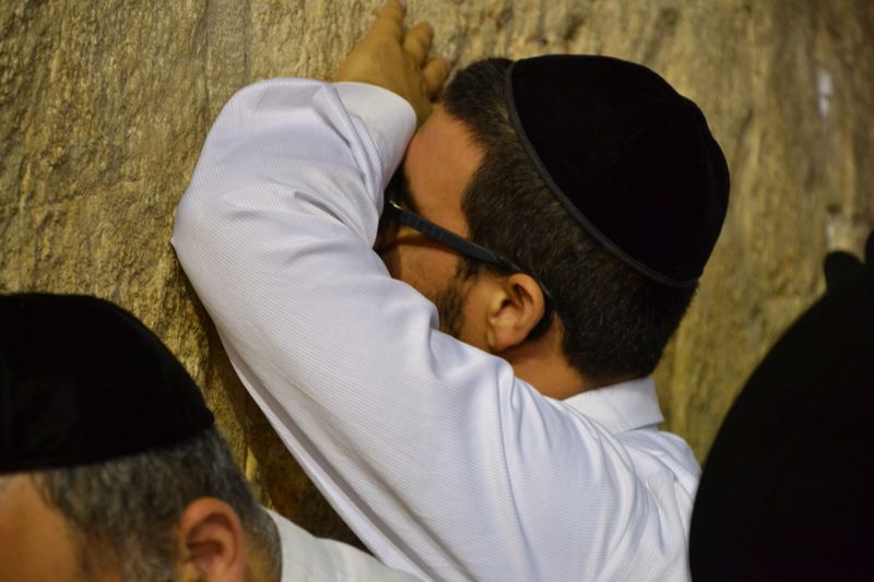 רבבות בעצרת ענק בכותל המערבי לרפואת הגרח"ע