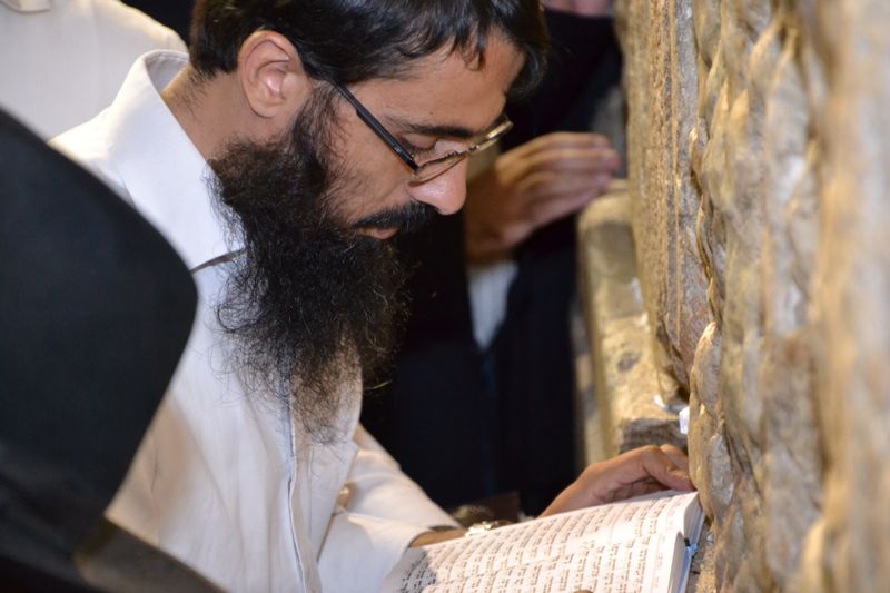 רבבות בעצרת ענק בכותל המערבי לרפואת הגרח"ע