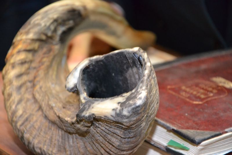 רבבות בעצרת ענק בכותל המערבי לרפואת הגרח"ע