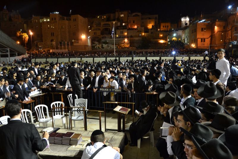 רבבות בעצרת ענק בכותל המערבי לרפואת הגרח"ע