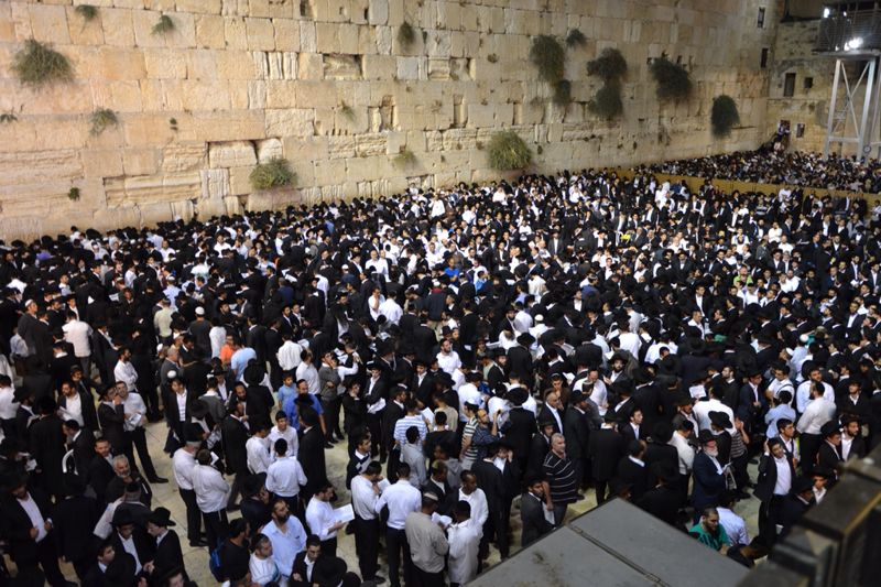 רבבות בעצרת ענק בכותל המערבי לרפואת הגרח"ע