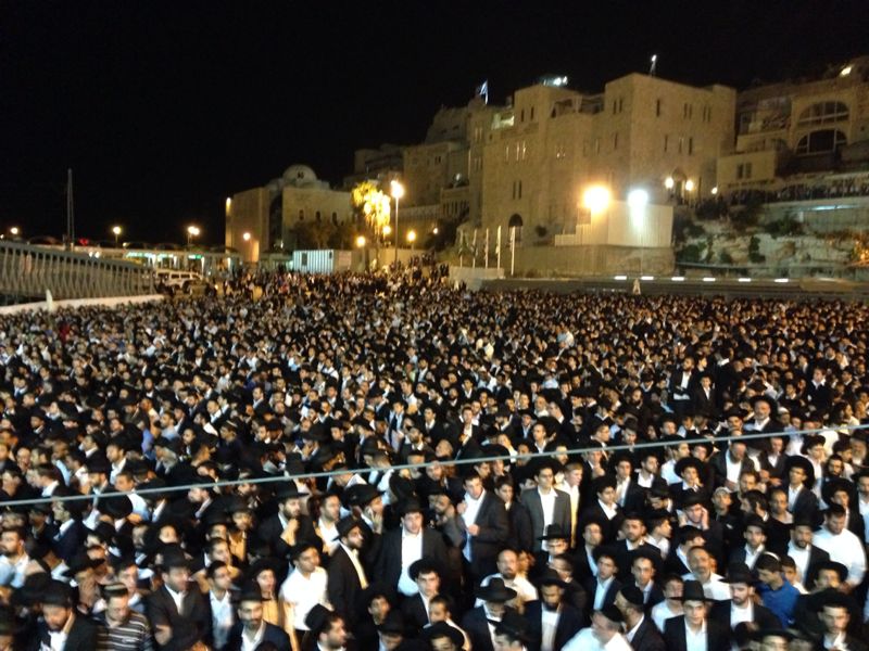 רבבות בעצרת ענק בכותל המערבי לרפואת הגרח"ע