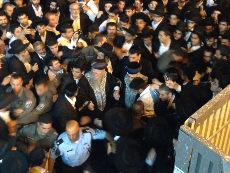 רבבות בעצרת ענק בכותל המערבי לרפואת הגרח"ע