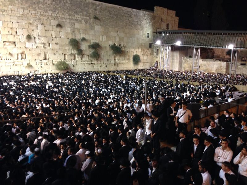 רבבות בעצרת ענק בכותל המערבי לרפואת הגרח"ע