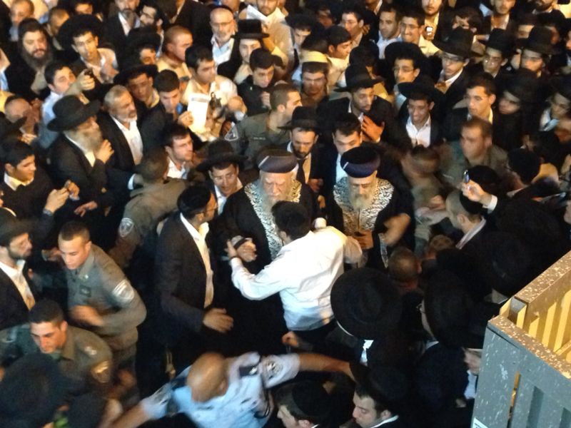 רבבות בעצרת ענק בכותל המערבי לרפואת הגרח"ע