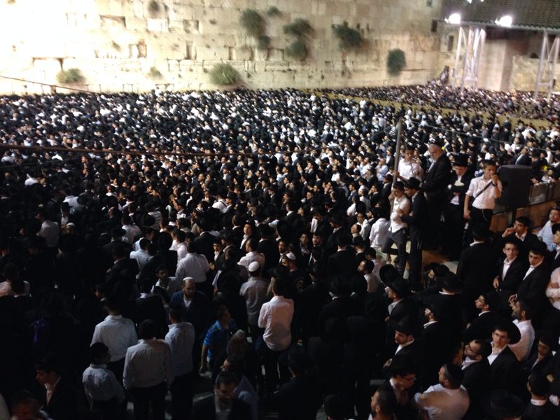 רבבות בעצרת ענק בכותל המערבי לרפואת הגרח"ע